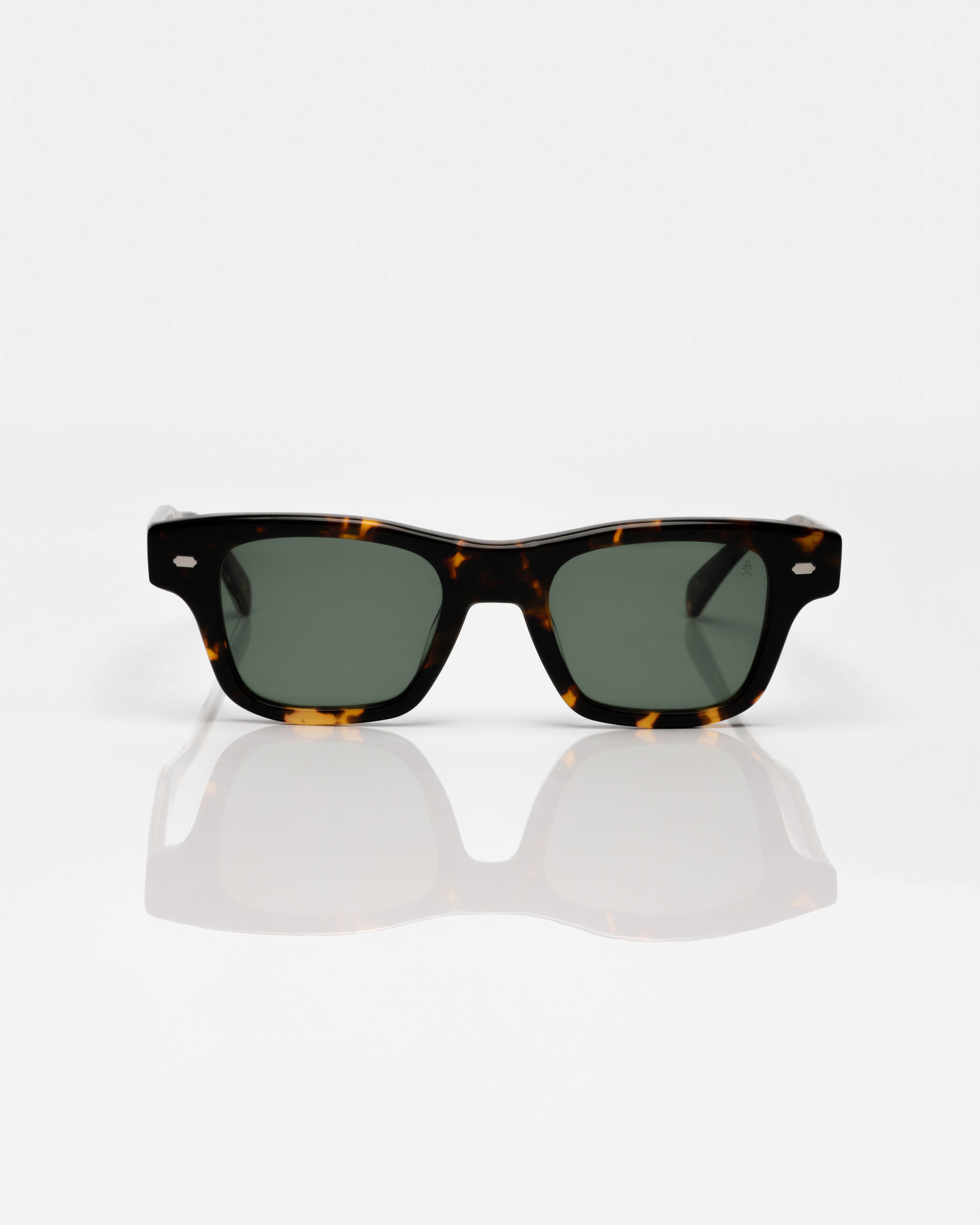 Dark Tortoise and Silver - Green /
Écaille et Argent - Vert / Sunglasses / Solaire