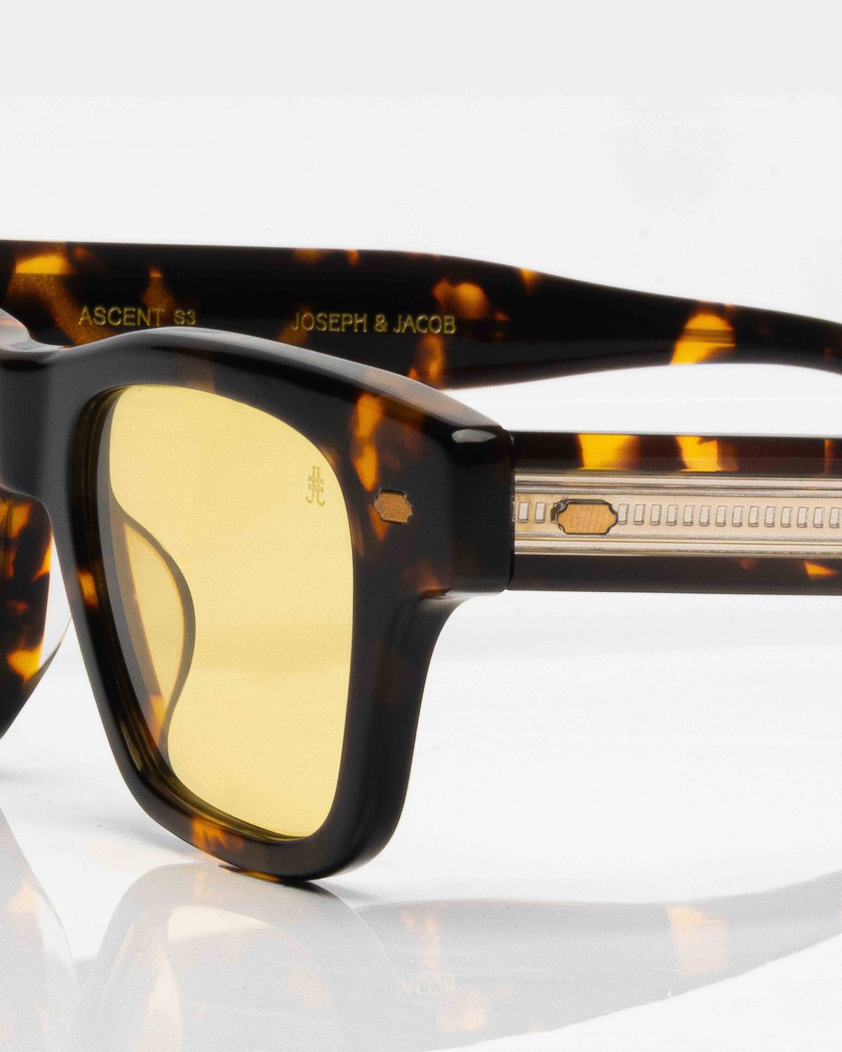 Dark Tortoise and Gold - Yellow /
Écaille et Or - Jaune / Sunglasses / Solaire