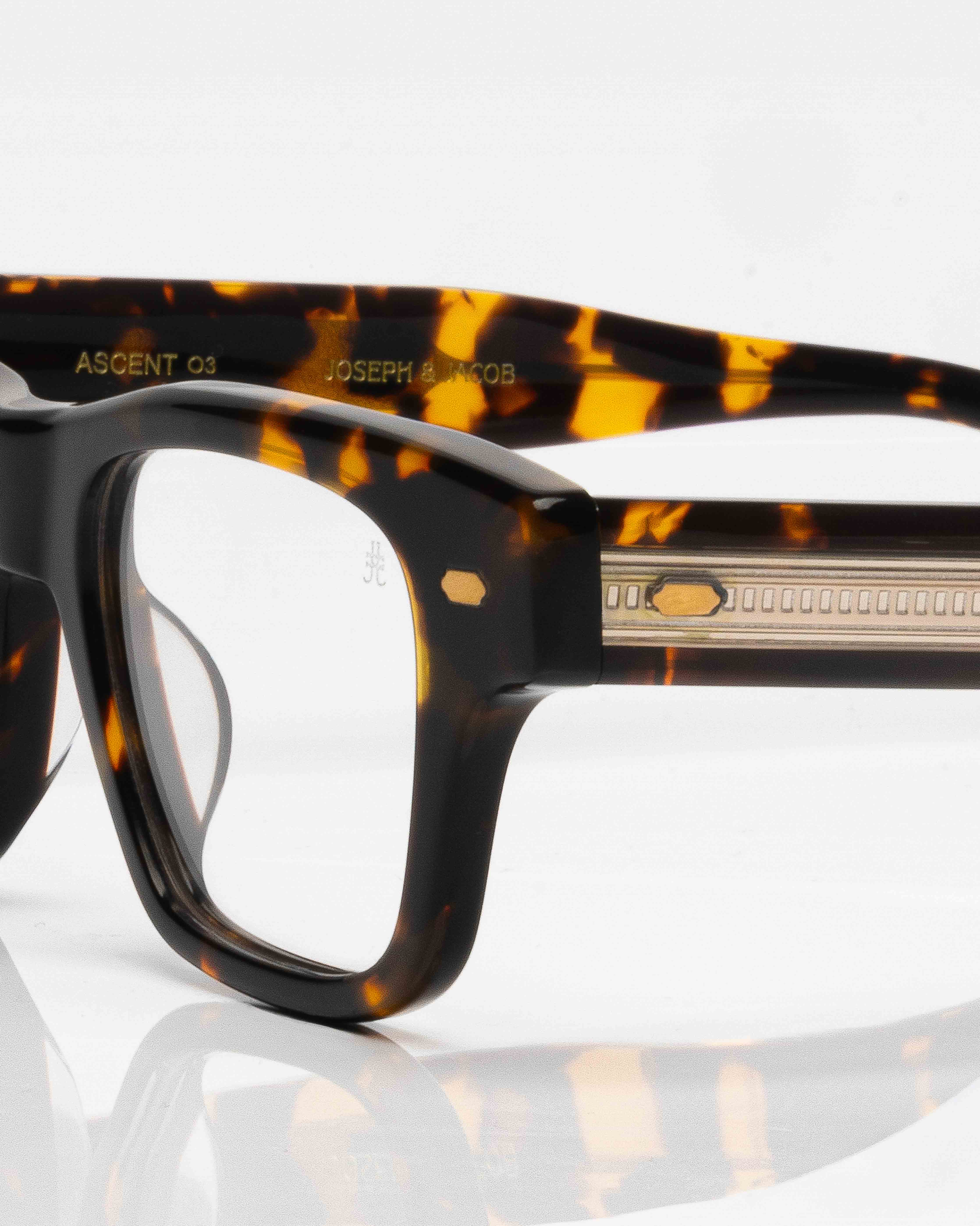Dark Tortoise and Gold / Écaille et or / Optics / Optique