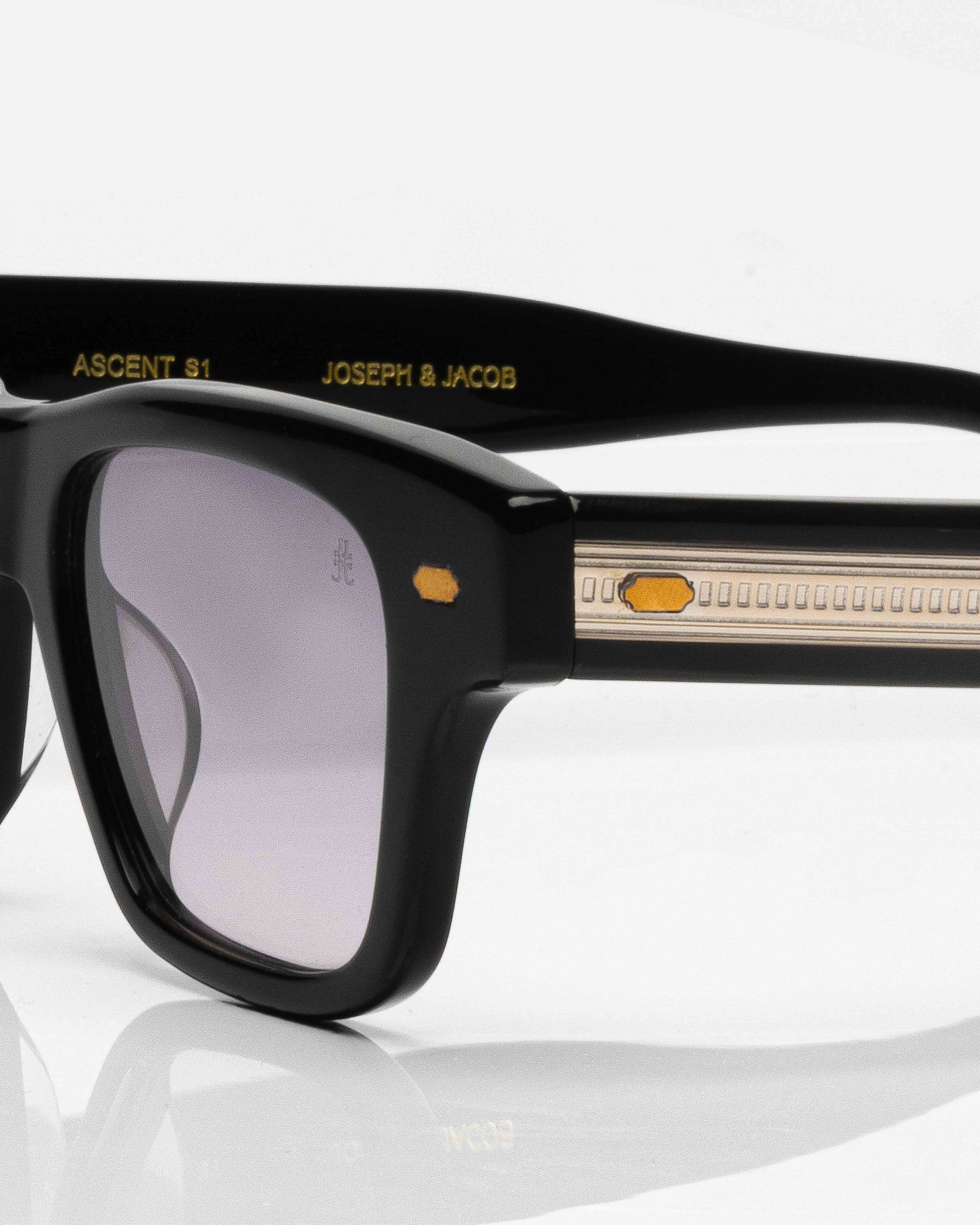 Black and Gold - Gradient Grey /
Noir et Or - Dégradé Gris / Sunglasses / Solaire