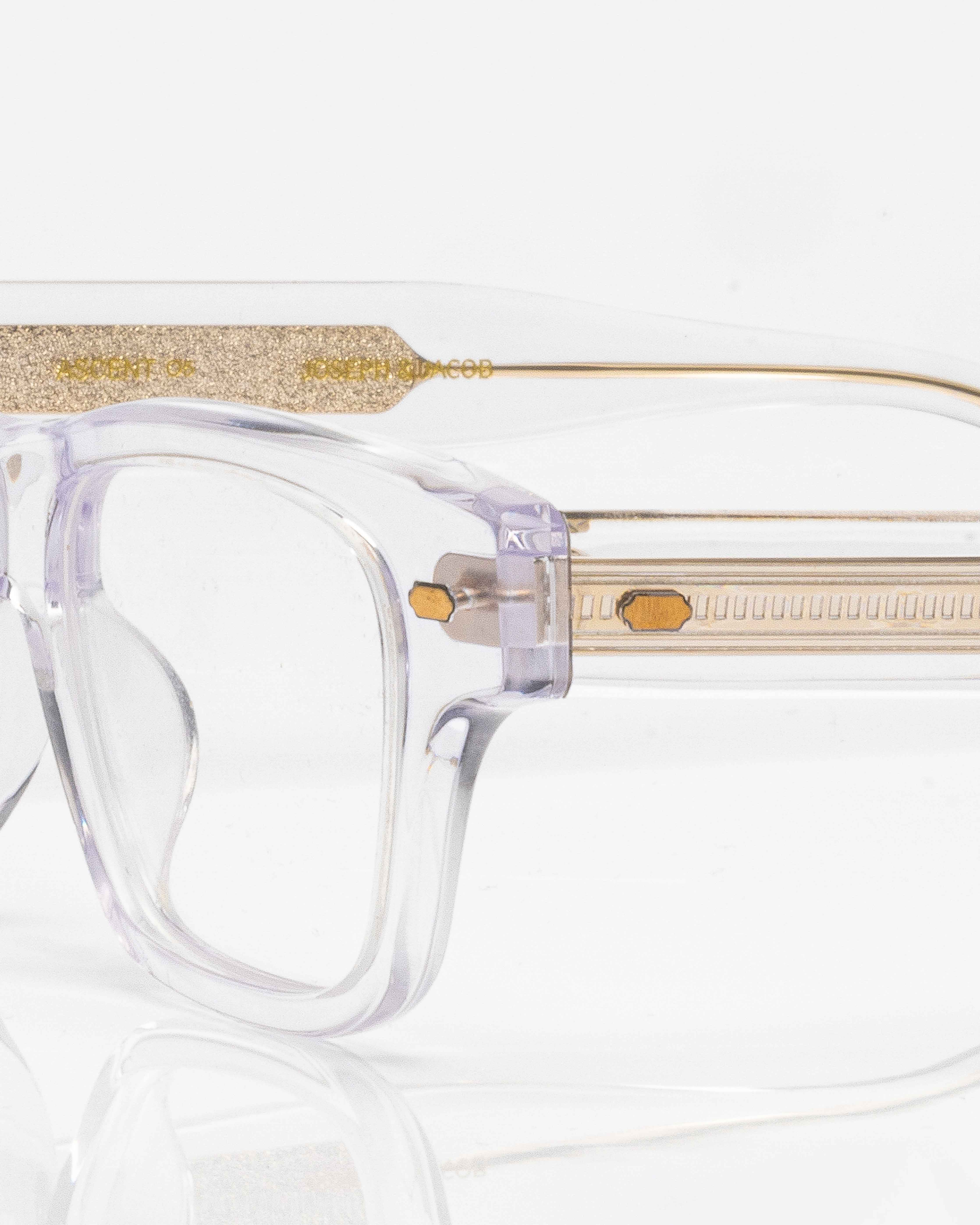 Transparent and Gold / Transparent et Or / optics / Optique