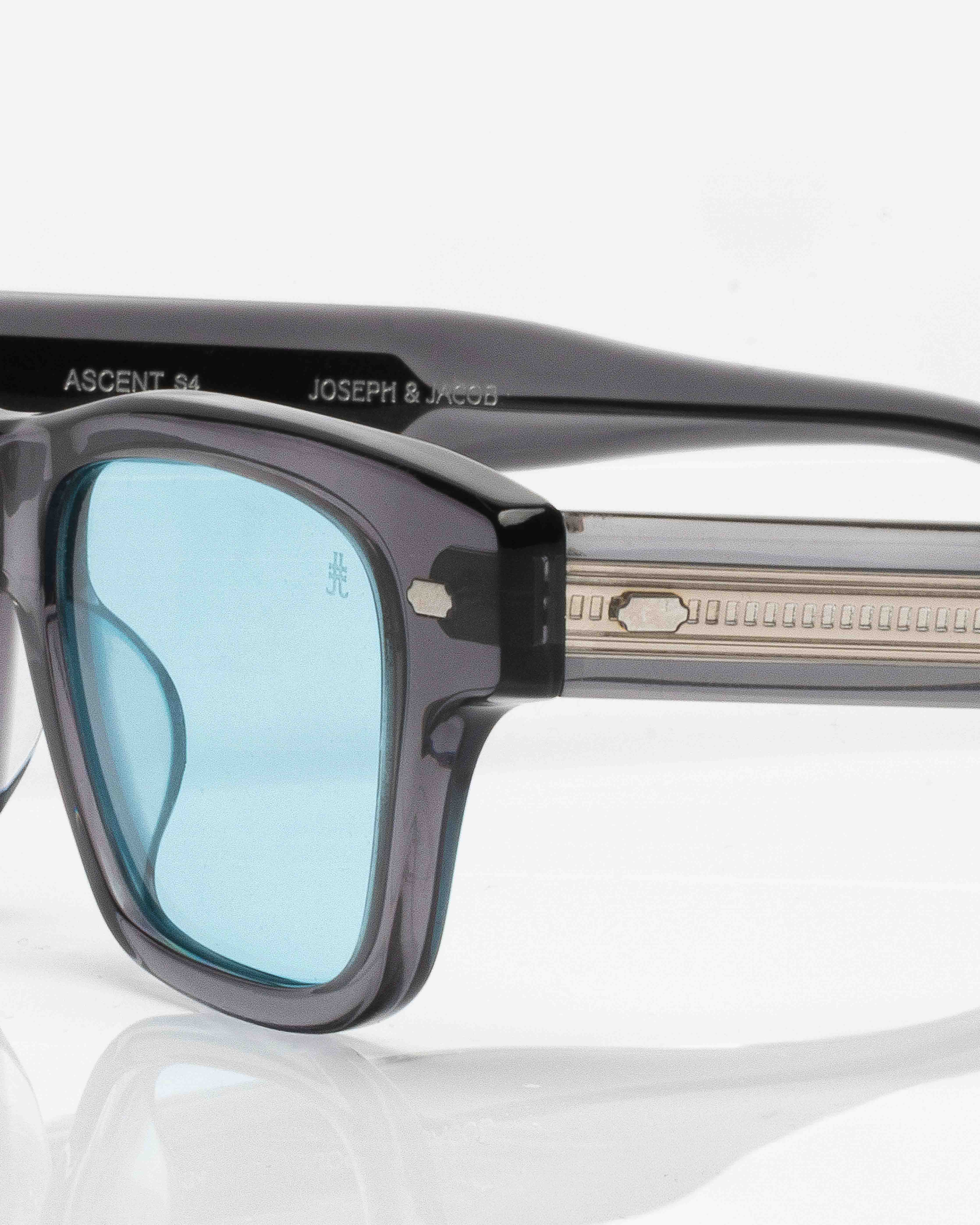 Grey Transparent and Silver - Light Blue / Gris Transparent et Argent - Lumière bleu / Sunglasses / Solaire