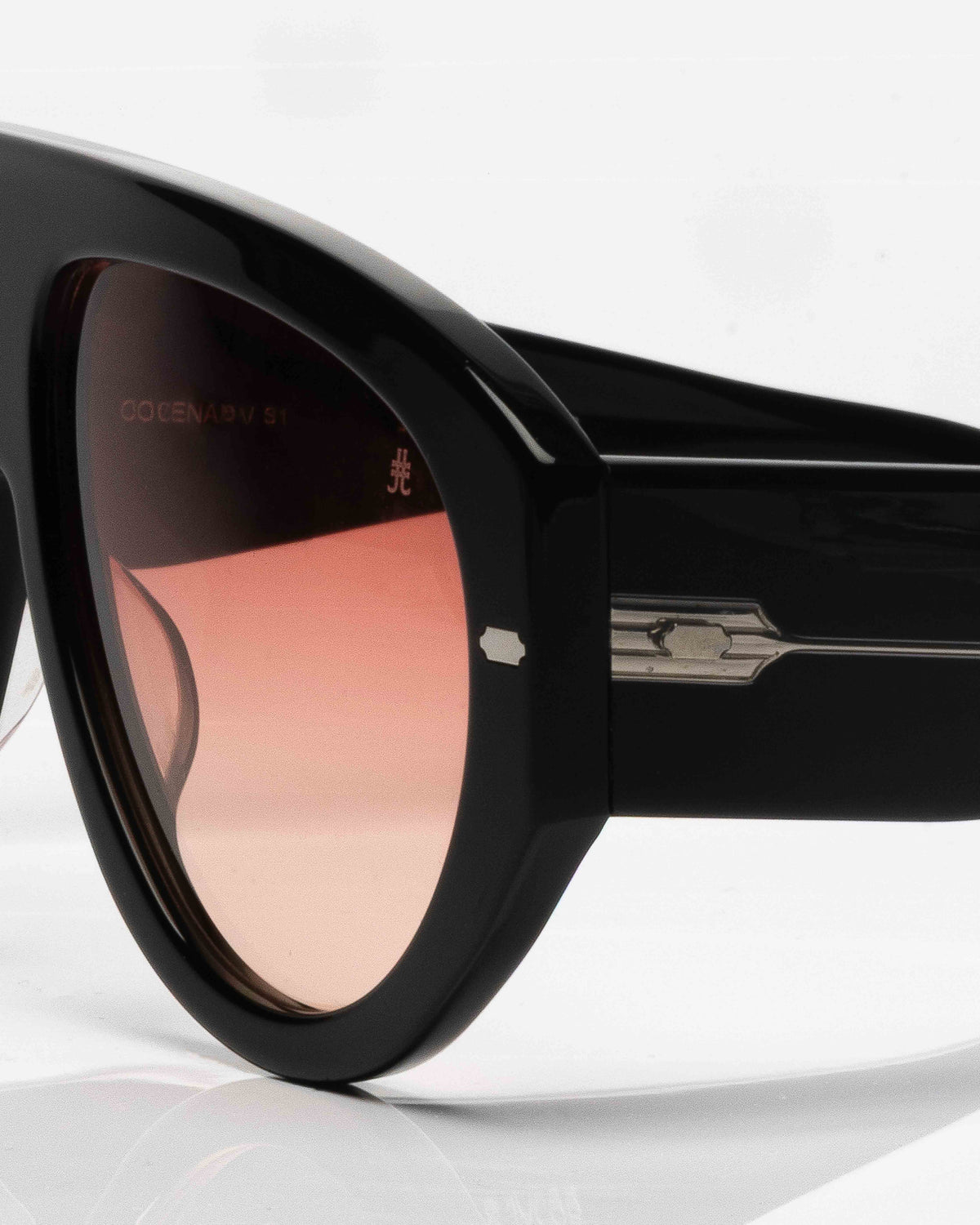 Black and Silver - Gradient Red / Noir et Argent - Dégradé rouge / Sunglasses / Solaire