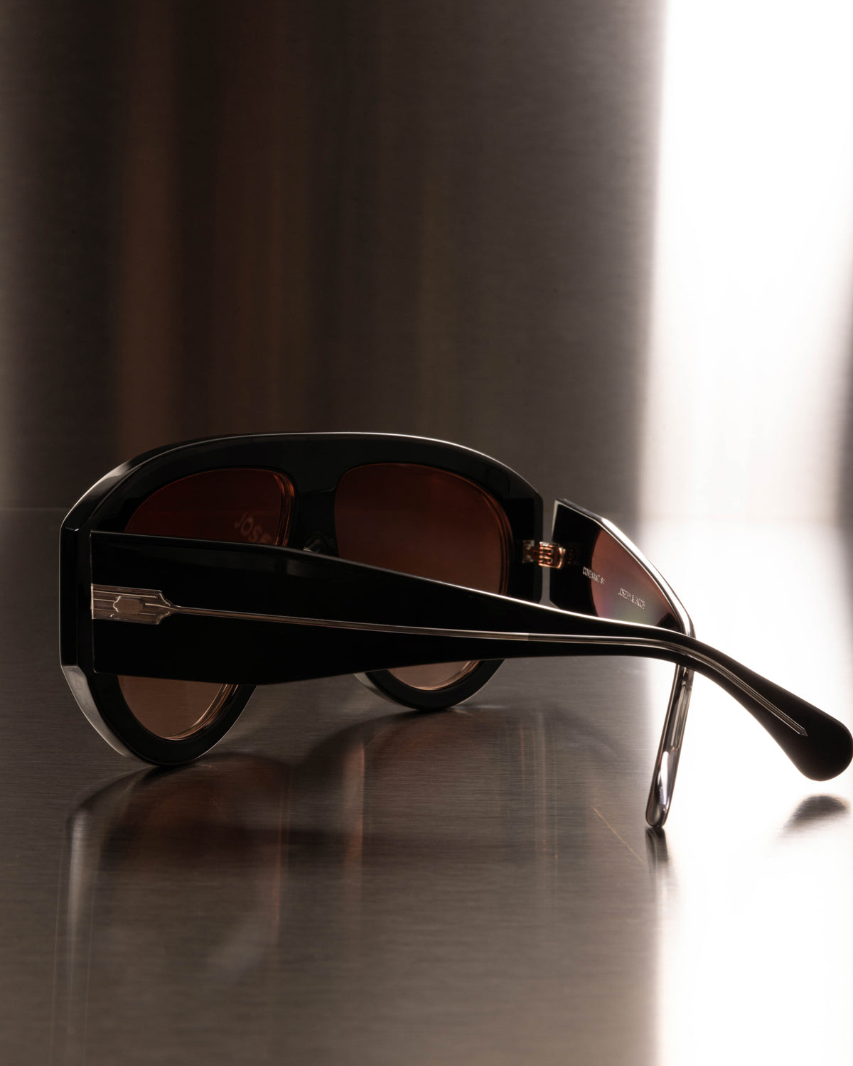 Black and Silver - Gradient Red / Noir et Argent - Dégradé rouge / Sunglasses / Solaire