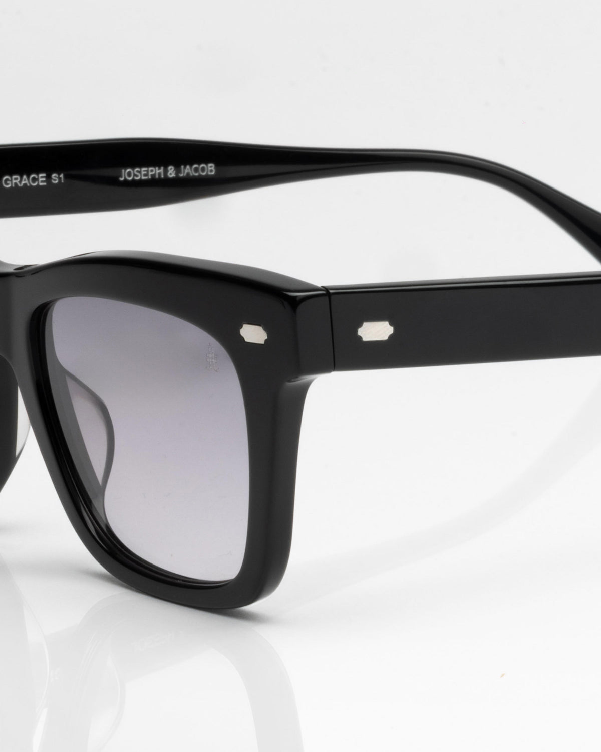 Black and Silver - Gradient Grey / Noir et Argent - Dégradé Gris / Sunglasses / Solaire