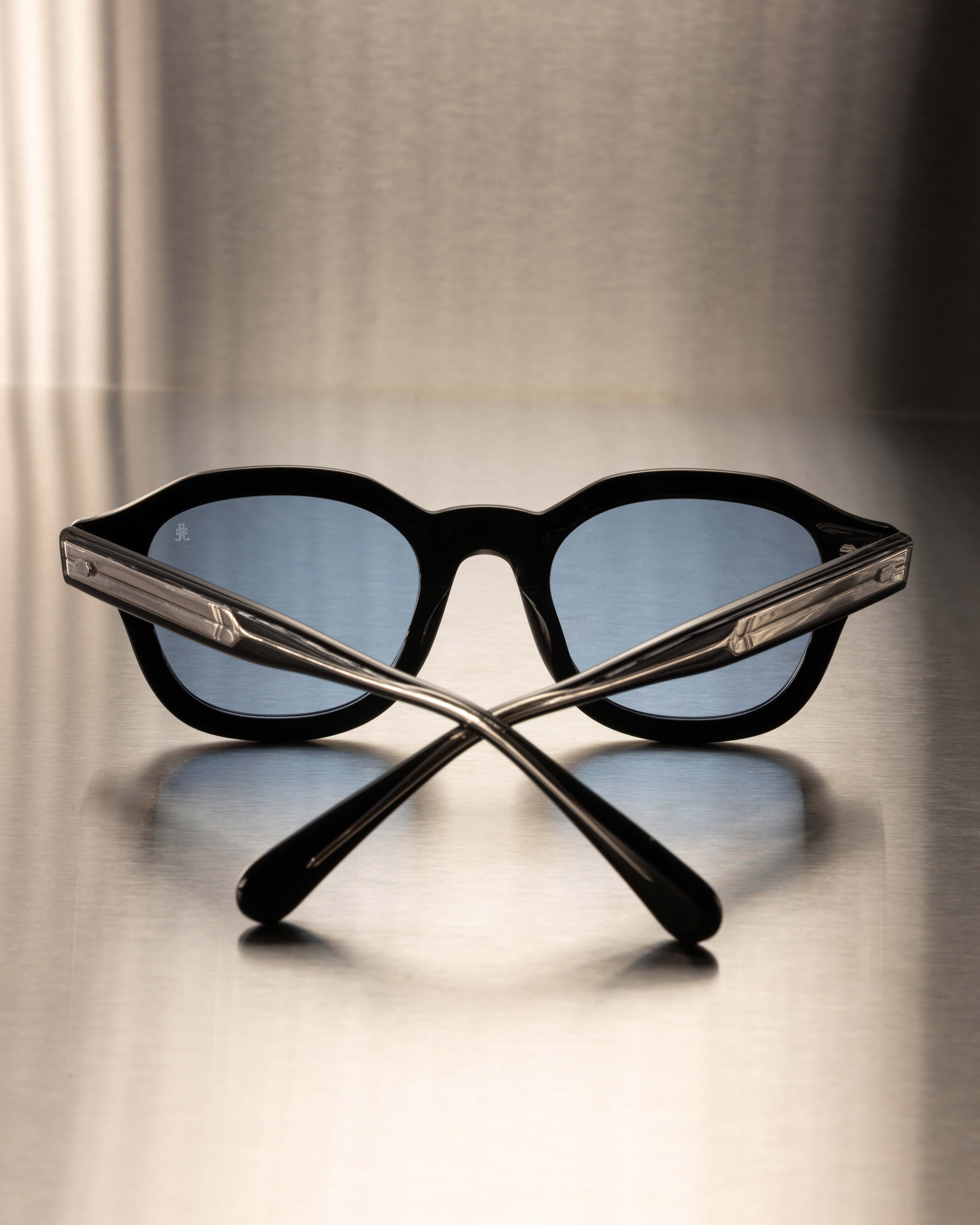 Black and Silver - Blue / Noir et Argent - Bleus / Sunglasses / Solaire
