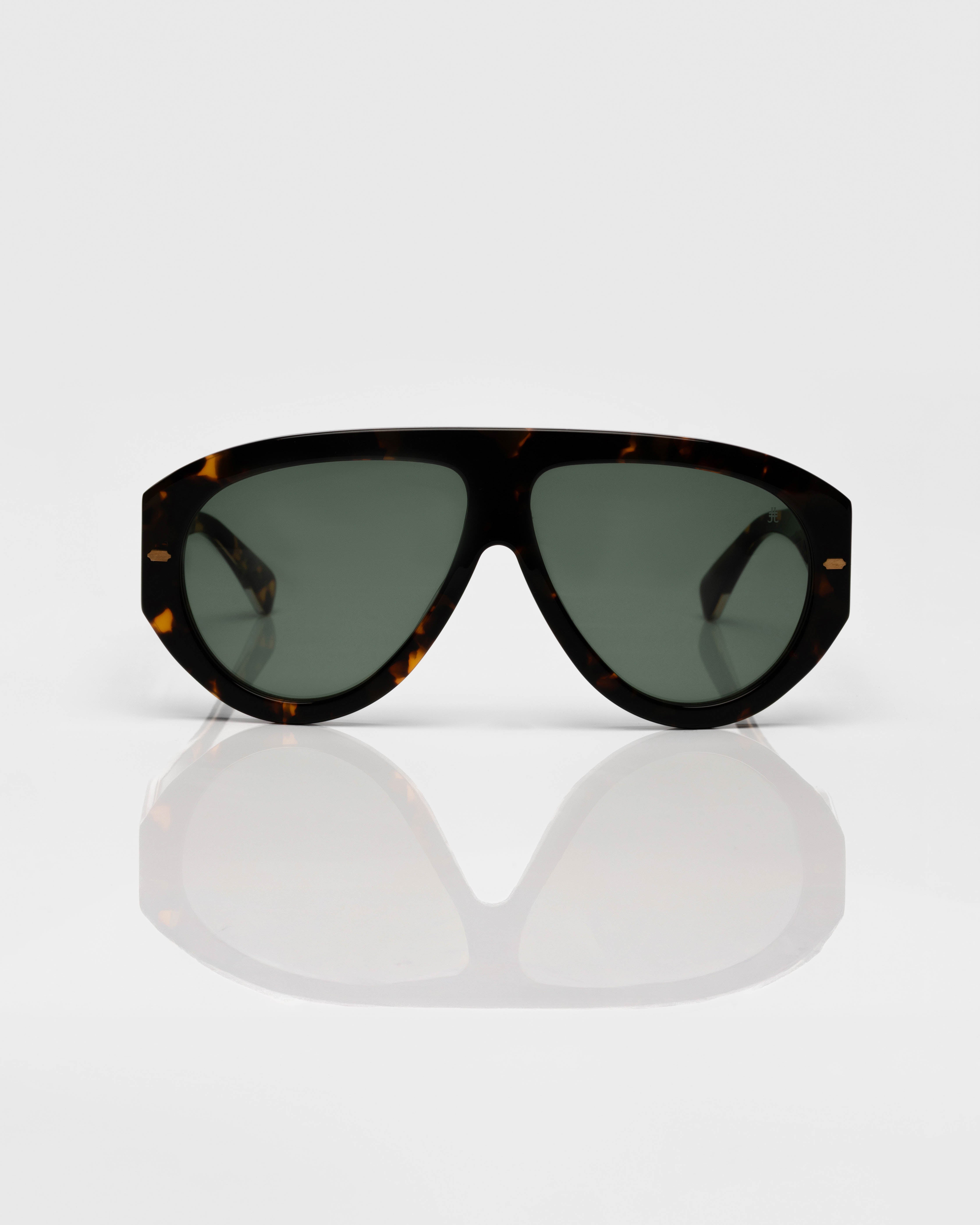 Dark Tortoise and Gold - Green / Écaille et Or - Vert / Sunglasses / Solaire