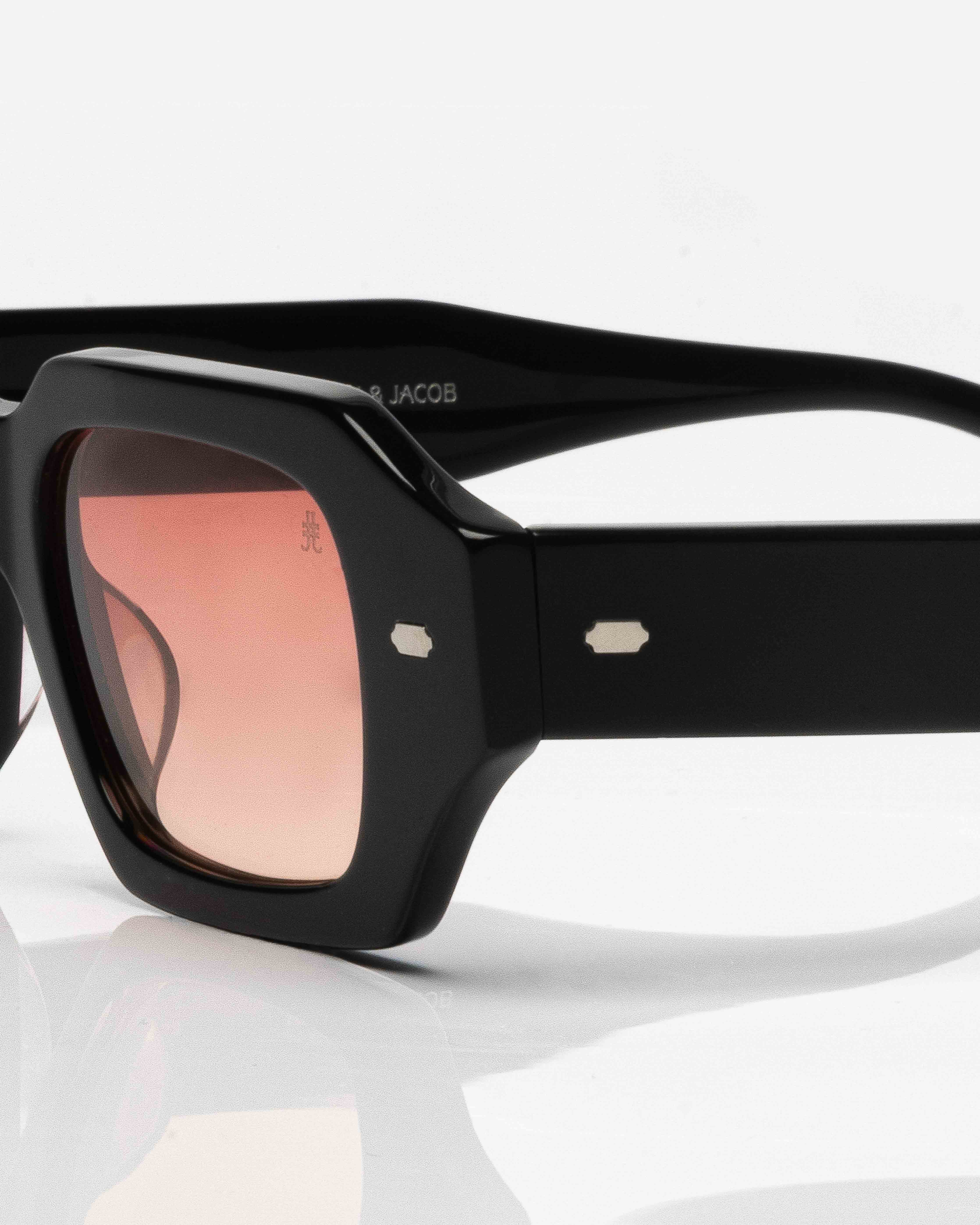 Black and Silver - Gradient Red / Noir et Argent - Dégradé rouge / Sunglasses / Solaire