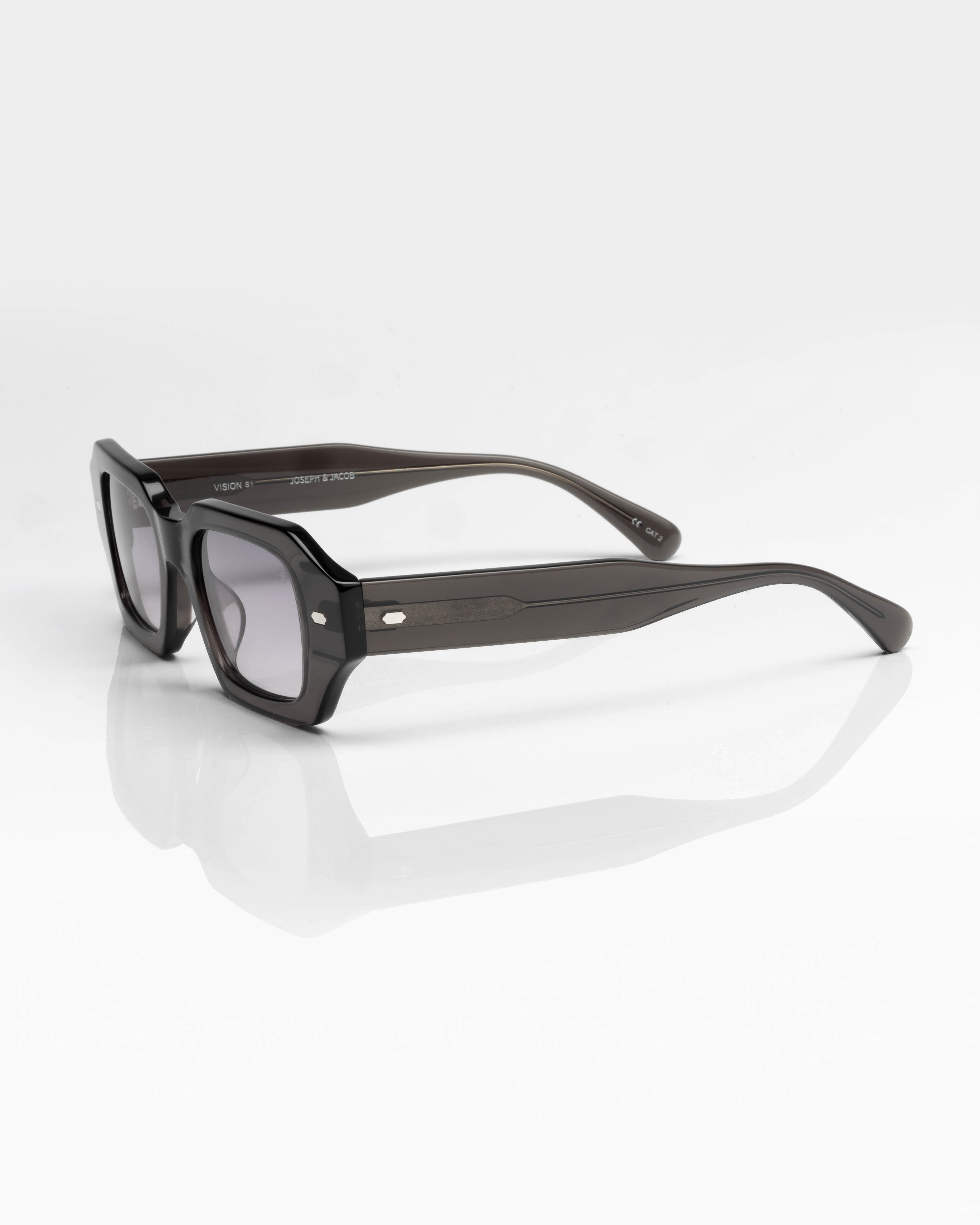 Grey Transparent and Silver - Gradient Grey / Gris Transparent et Argent - Dégradé Gris / Sunglasses / Solaire