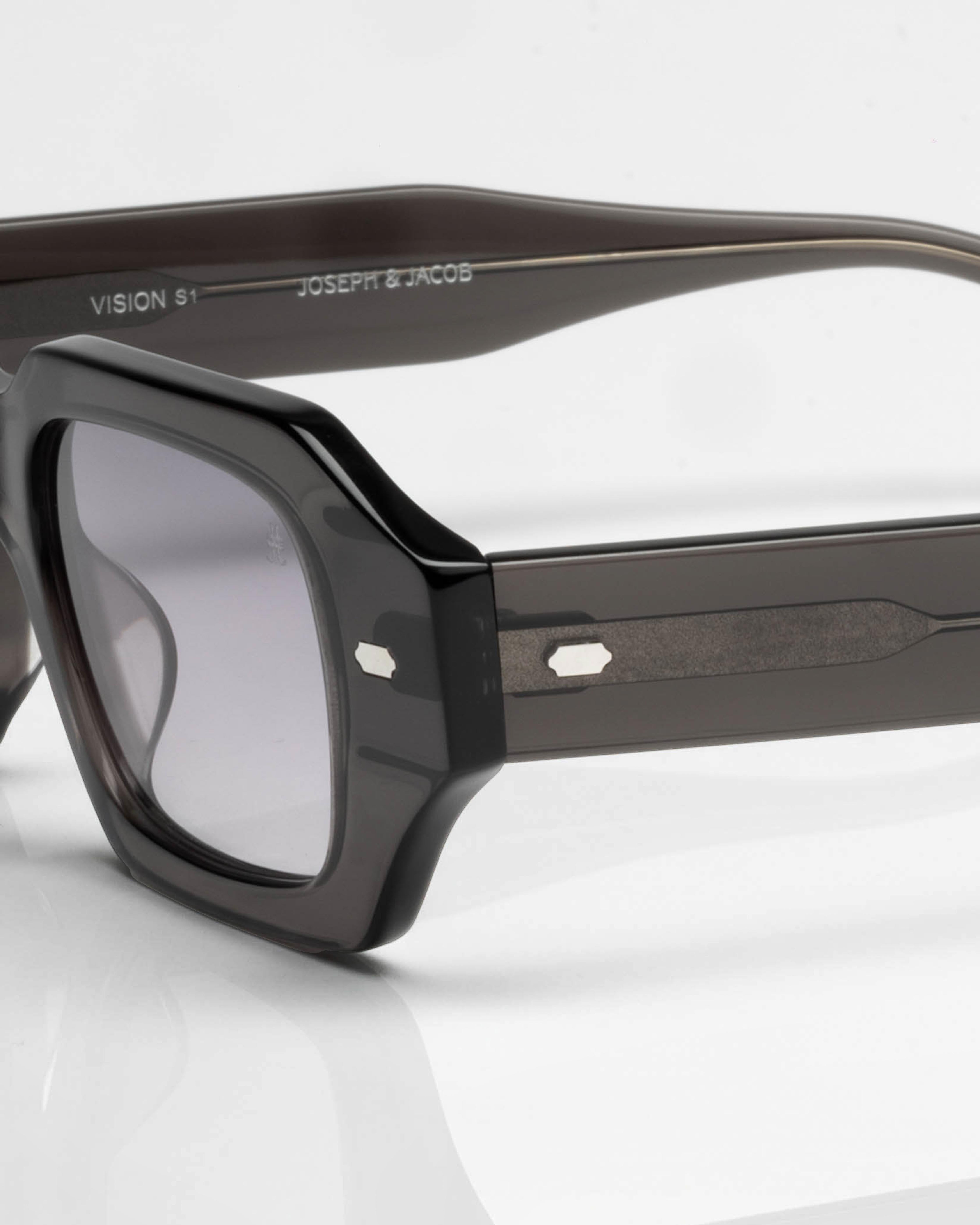 Grey Transparent and Silver - Gradient Grey / Gris Transparent et Argent - Dégradé Gris / Sunglasses / Solaire