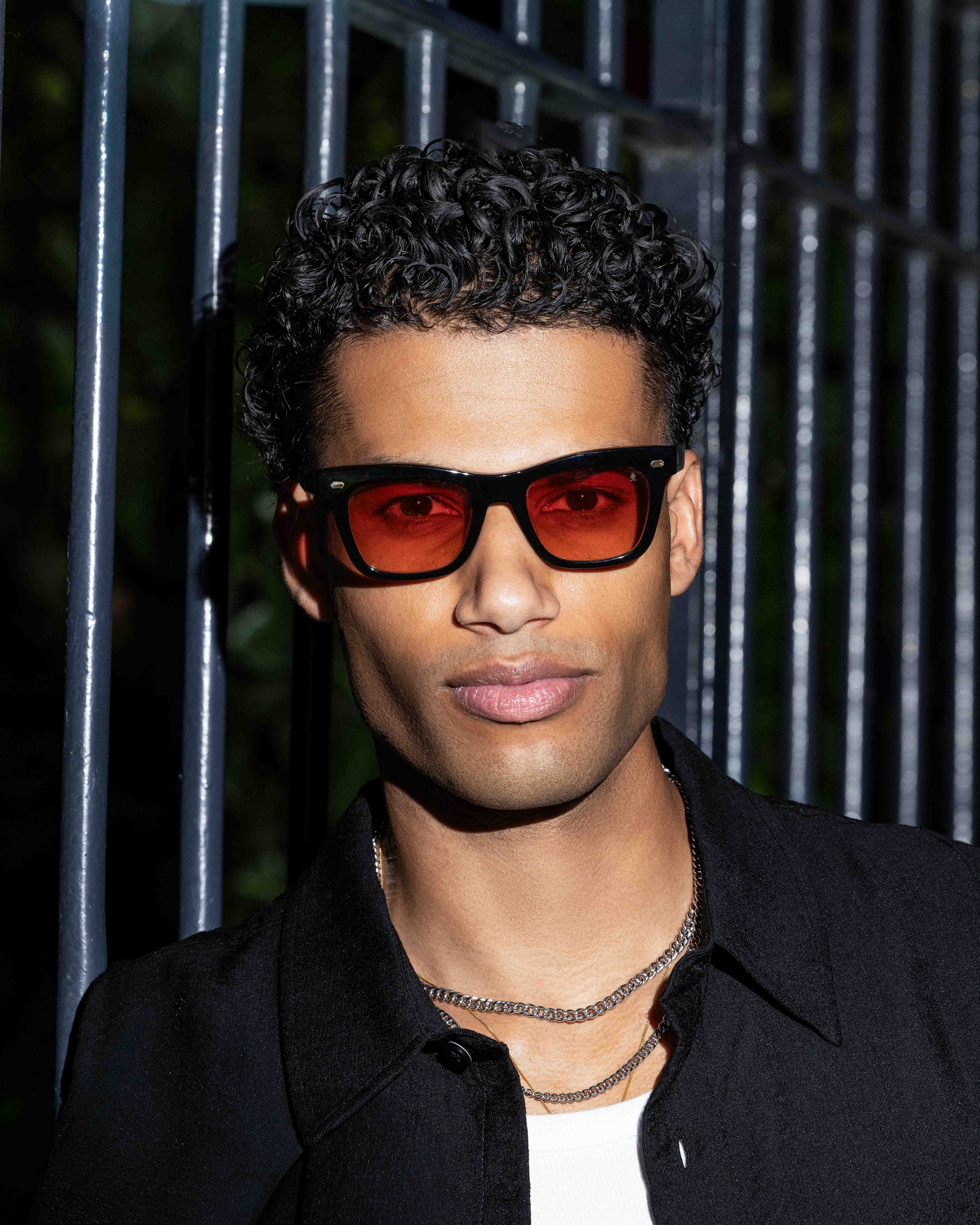 Black and Gold - Gradient Red / Noir et Or - Dégradé rouge / Sunglasses / Solaire