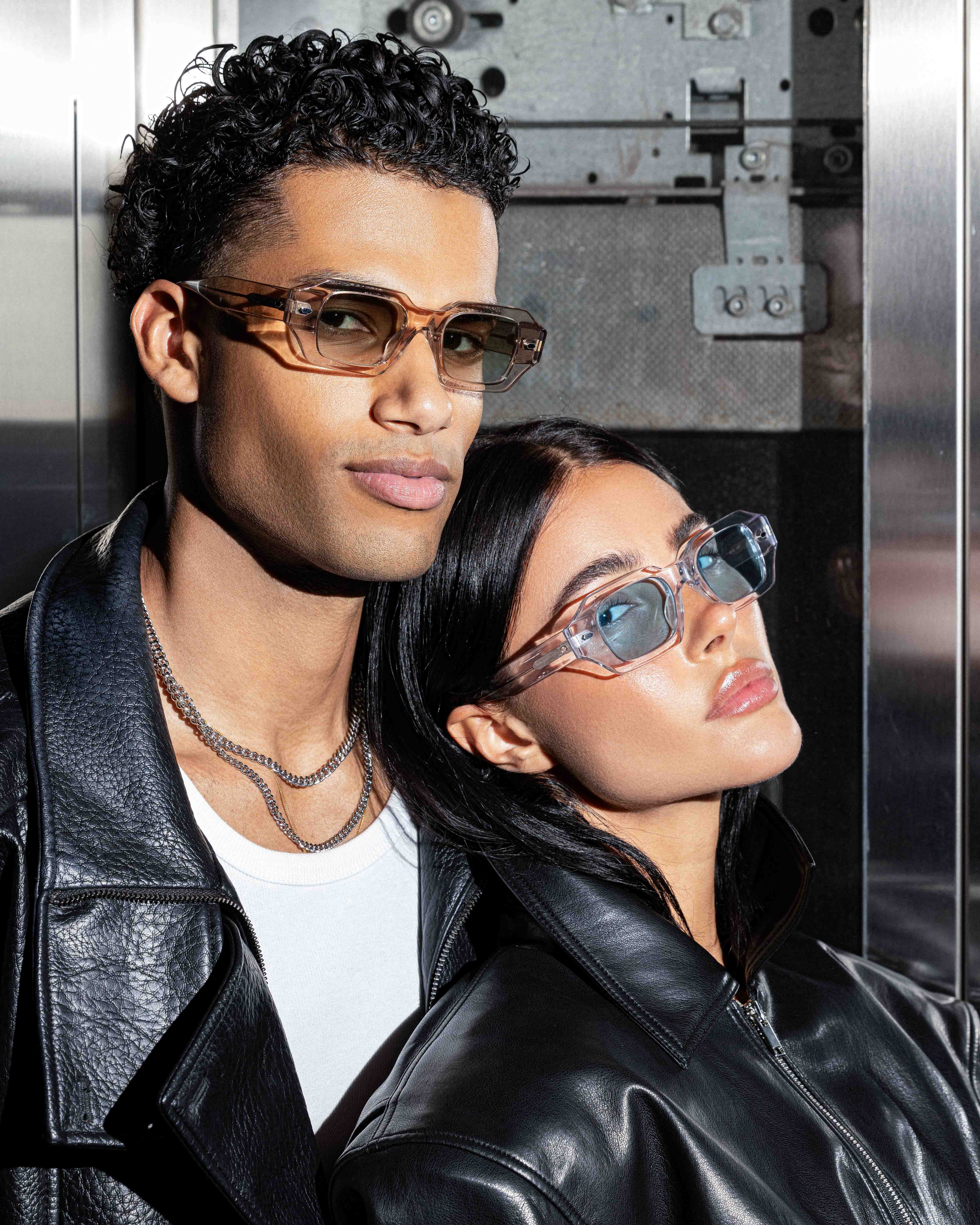 Transparent and Silver - Light Blue / Transparent et Argent - Lumière bleu / Sunglasses / Solaire