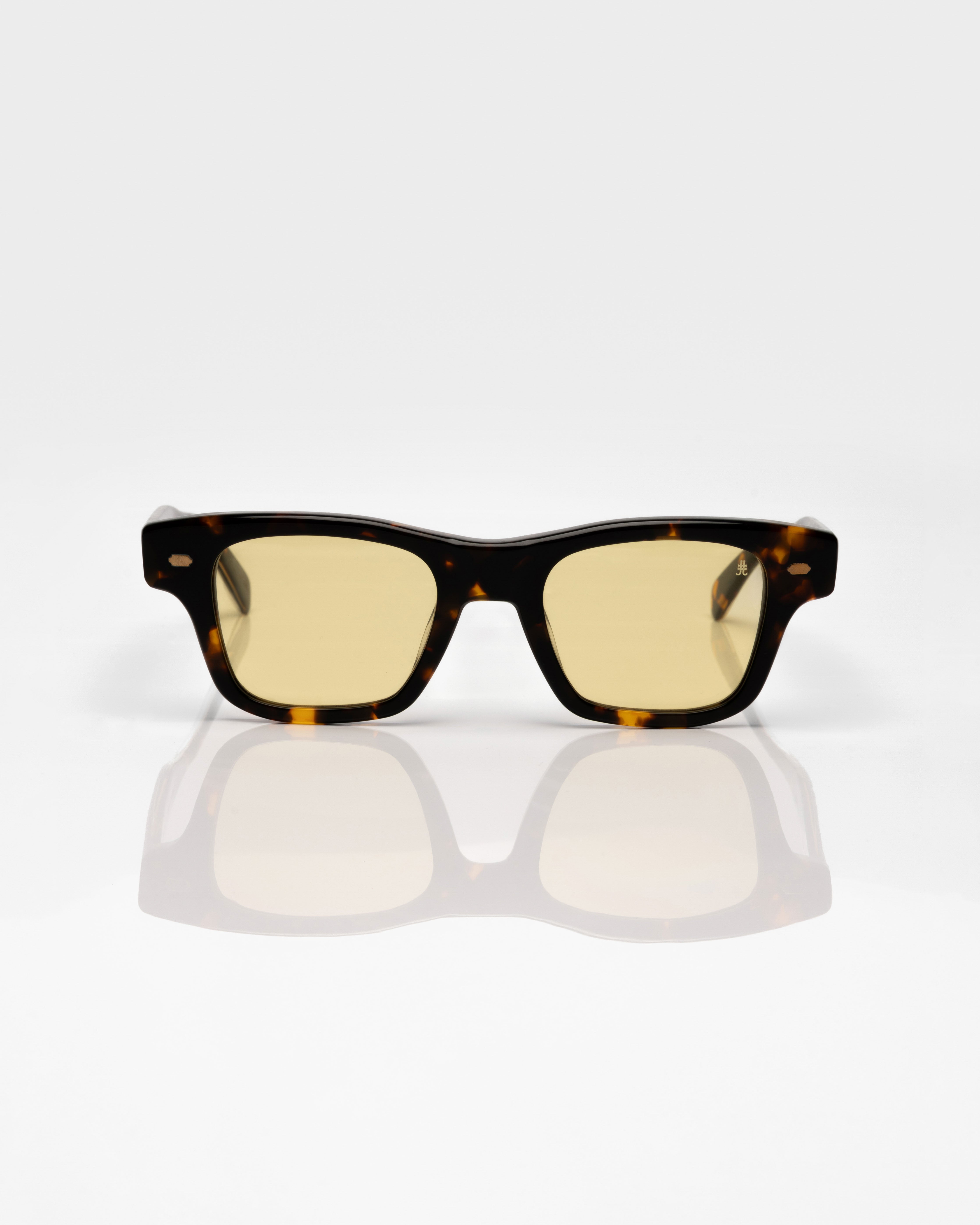 Dark Tortoise and Gold - Yellow / 
Écaille et Or - Jaune / Sunglasses / Solaire