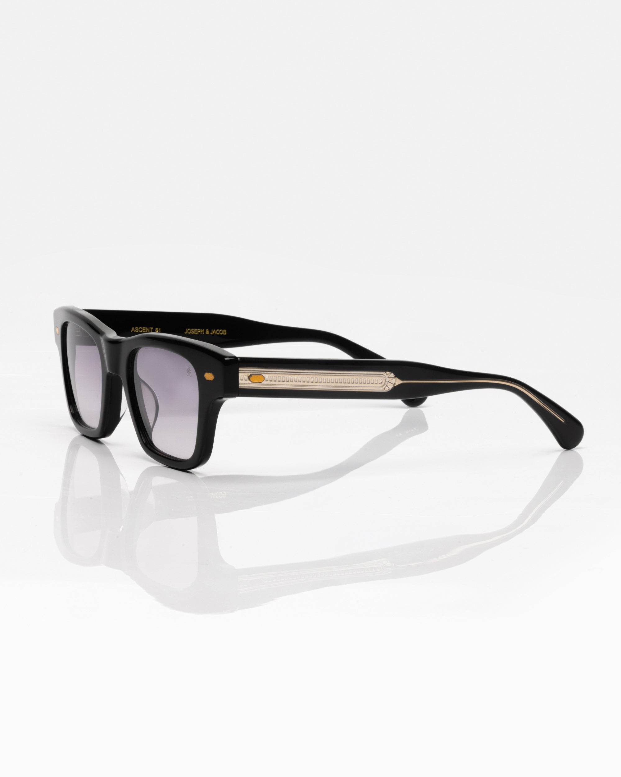Black and Gold - Gradient Grey / 
Noir et Or - Dégradé Gris / Sunglasses / Solaire