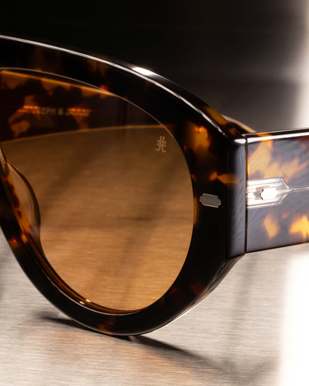 Dark Tortoise and Silver - Orange /Écaille et Argent - Orange / Sunglasses / Solaire