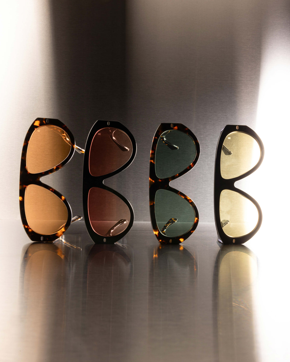 Dark Tortoise and Gold - Green / Écaille et Or - Vert / Sunglasses / Solaire