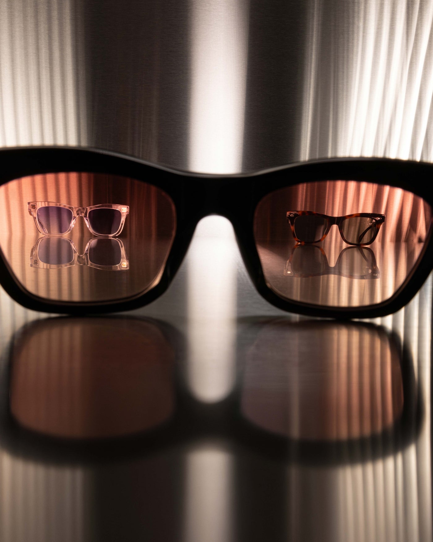 Black and Gold - Gradient Red / Noir et Or - Dégradé rouge / Sunglasses / Solaire
