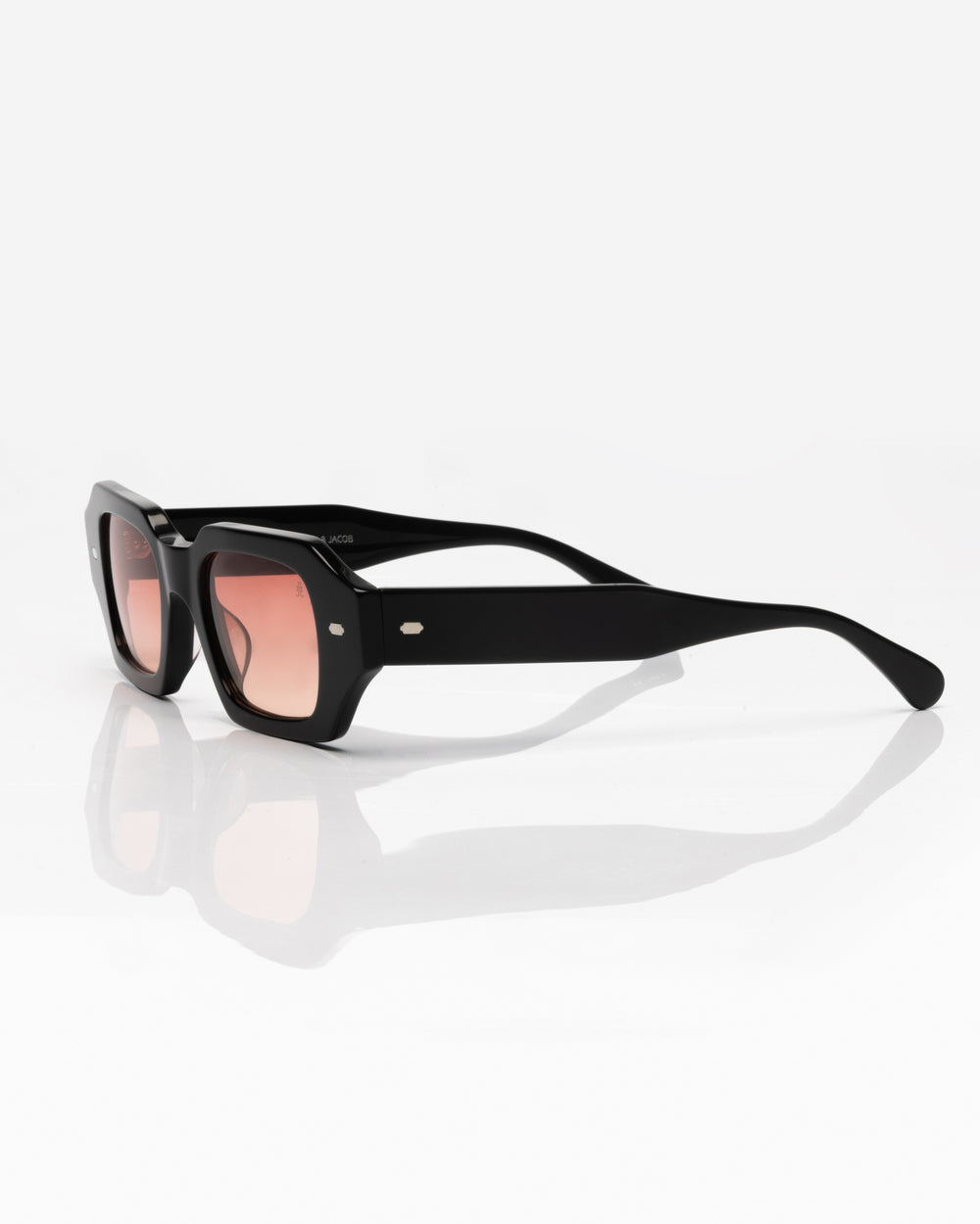 Black and Silver - Gradient Red / Noir et Argent - Dégradé rouge / Sunglasses / Solaire