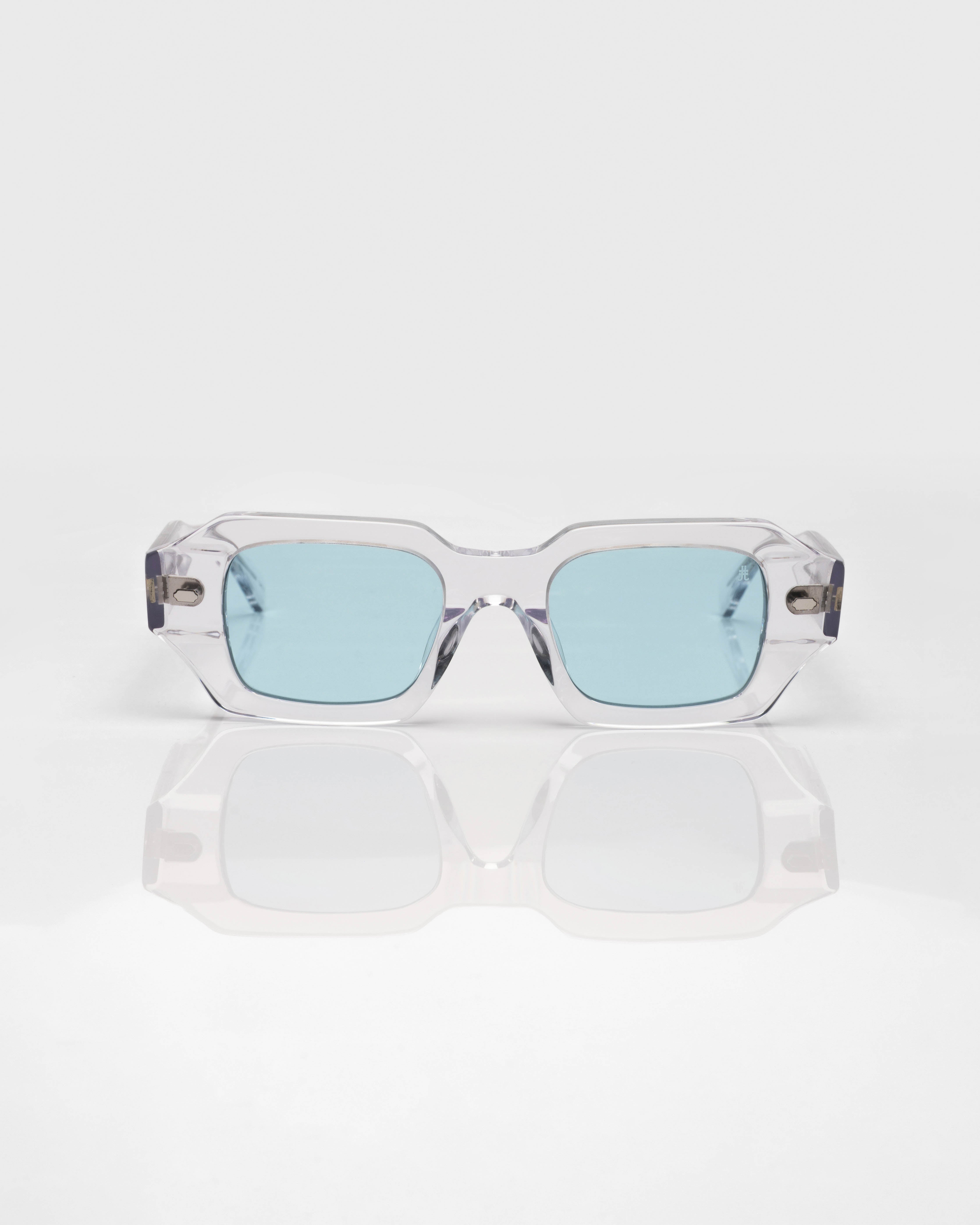 Transparent and Silver - Light Blue / Transparent et Argent - Lumière bleu / Sunglasses / Solaire