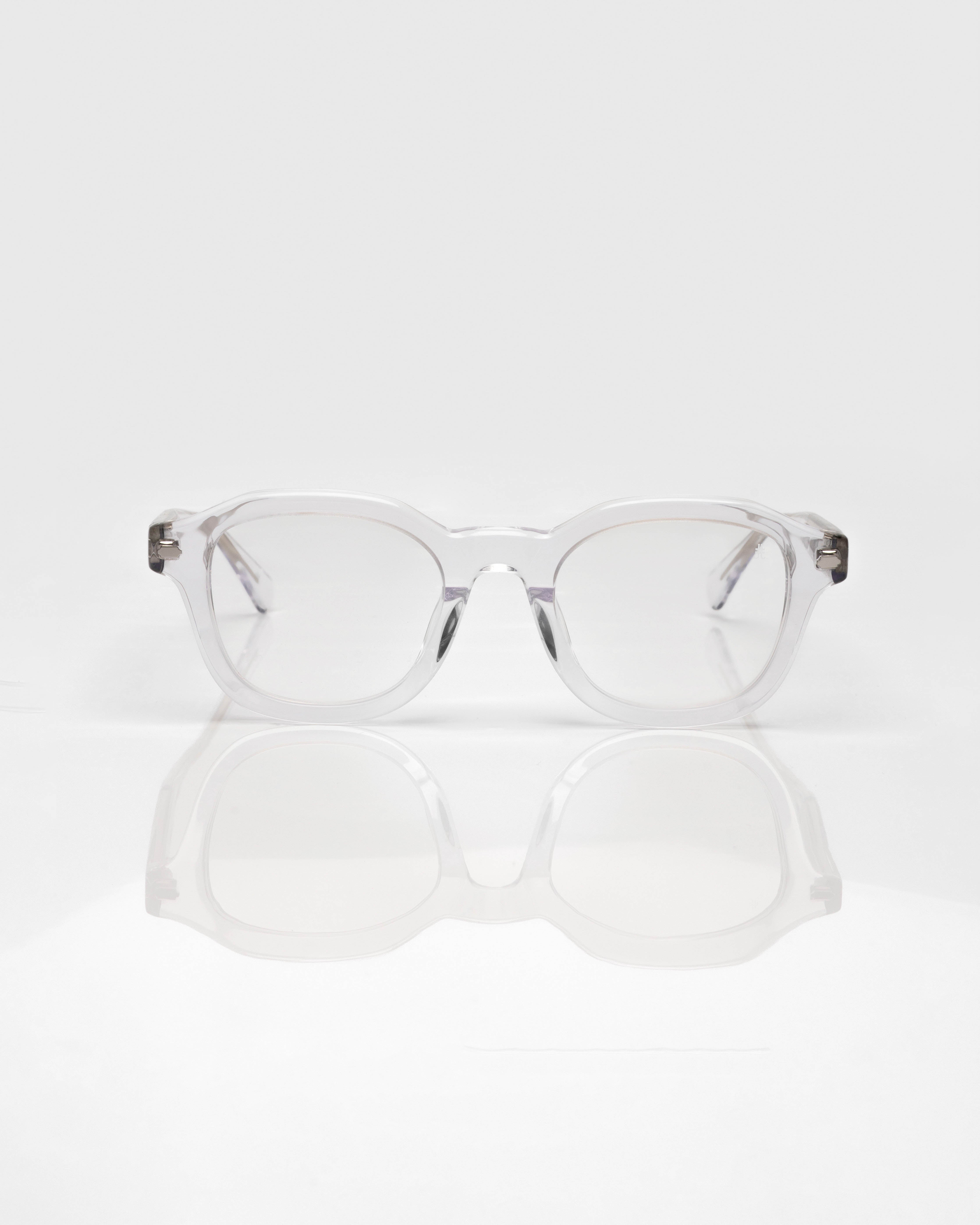 Transparent and Silver / Transparent et Argent / Optics / Optique